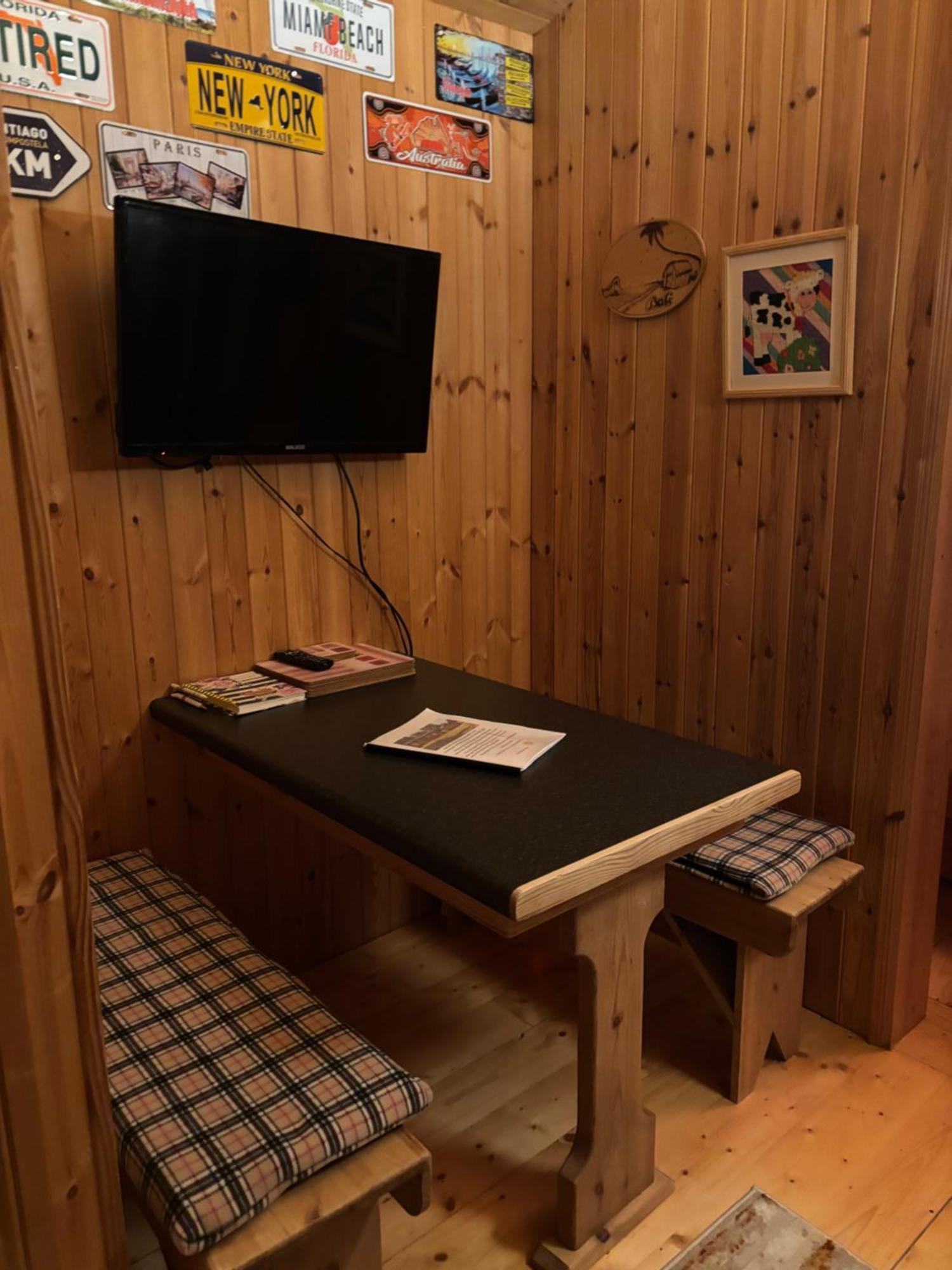 Cosy Countryside Log Cabin Kilkenny Bagian luar foto